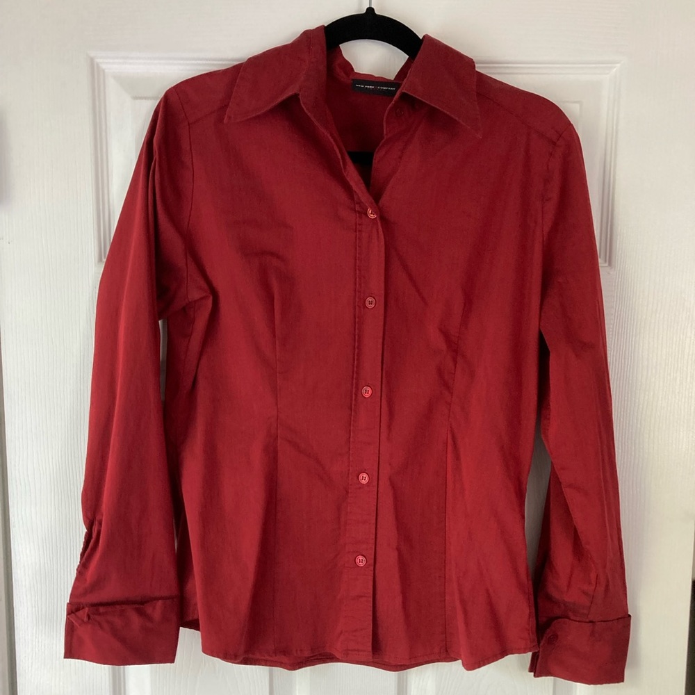 Red Fitted Stretch Women’s Button Down by New York & Company